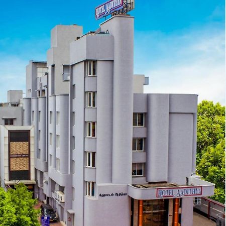Hotel Aadithya Madrás Exterior foto
